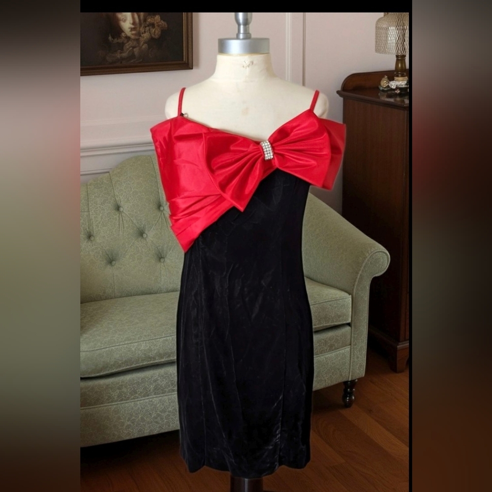 Vintage Elegant Black Dress with Big Red Bow, Size S (Vintage Size 8)